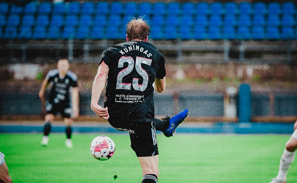 Mikko Kuningas jatkaa uraansa Ykkösliigassa
