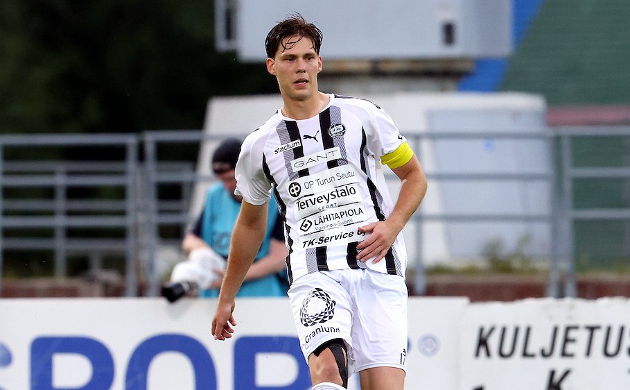 Atte Sihvonen jatkaa TPS-kapteenina - "Siistiä päästä pelaamaan Tepsin kanssa Veikkausliigaa"