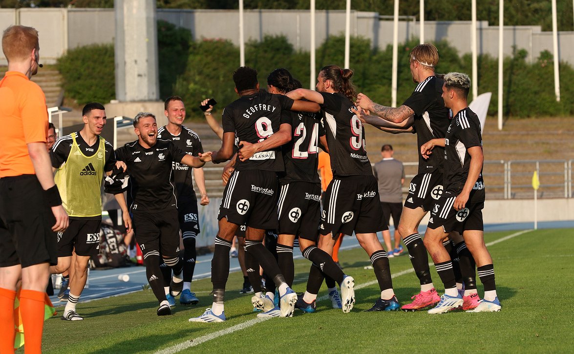 FC Lahti huutokauppaa viime kauden pelipaitojaan 