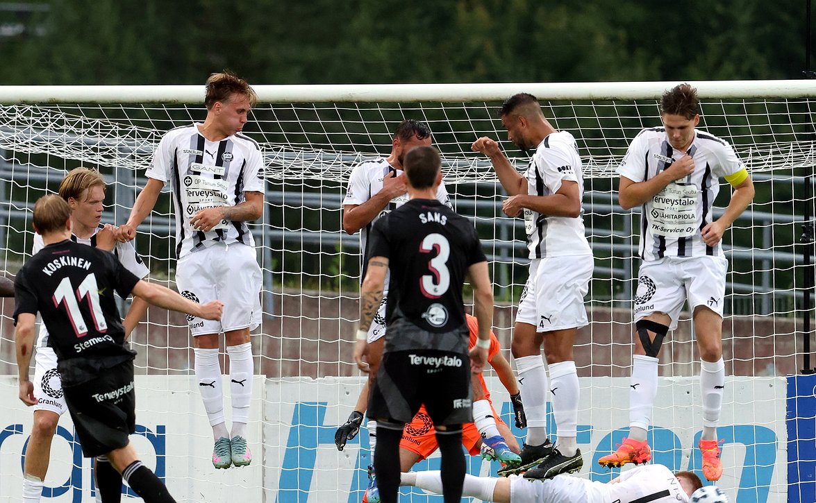 ​Ykkösliigan nousutaistelu jatkuu perjantaina – kuka nousee Veikkausliigaan kaudelle 2026?