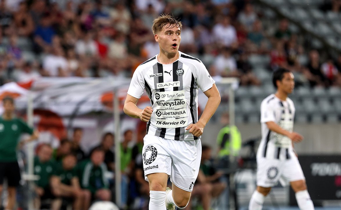 Aapo Boström siirtyy SJK-paitaan - "Juuri sen tyylinen plelaaja, joita etsimme"