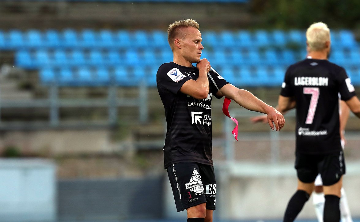 Hyväntekeväisyystapahtuma Lahden Kisapuistossa helatorstaina - FC Lahti -legendat vs. Team Apulanta