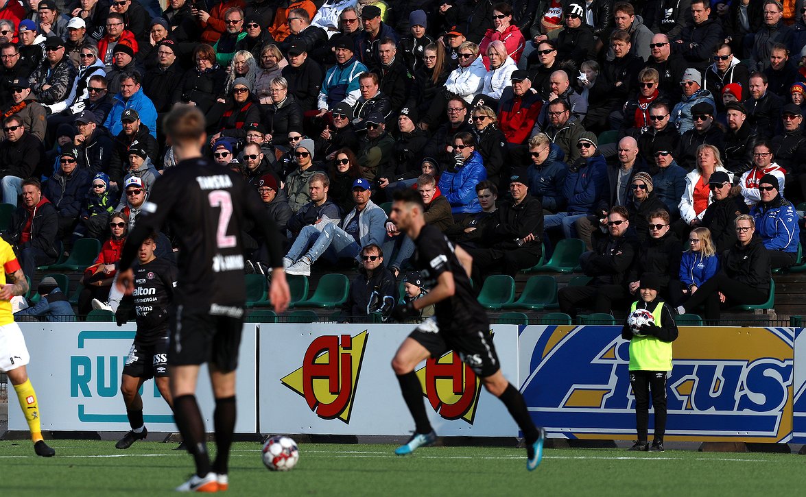 ​"Halusimme olla seuran tukena vaikeina aikoina" – koko FC Lahden henkilöstö joustaa palkoissa