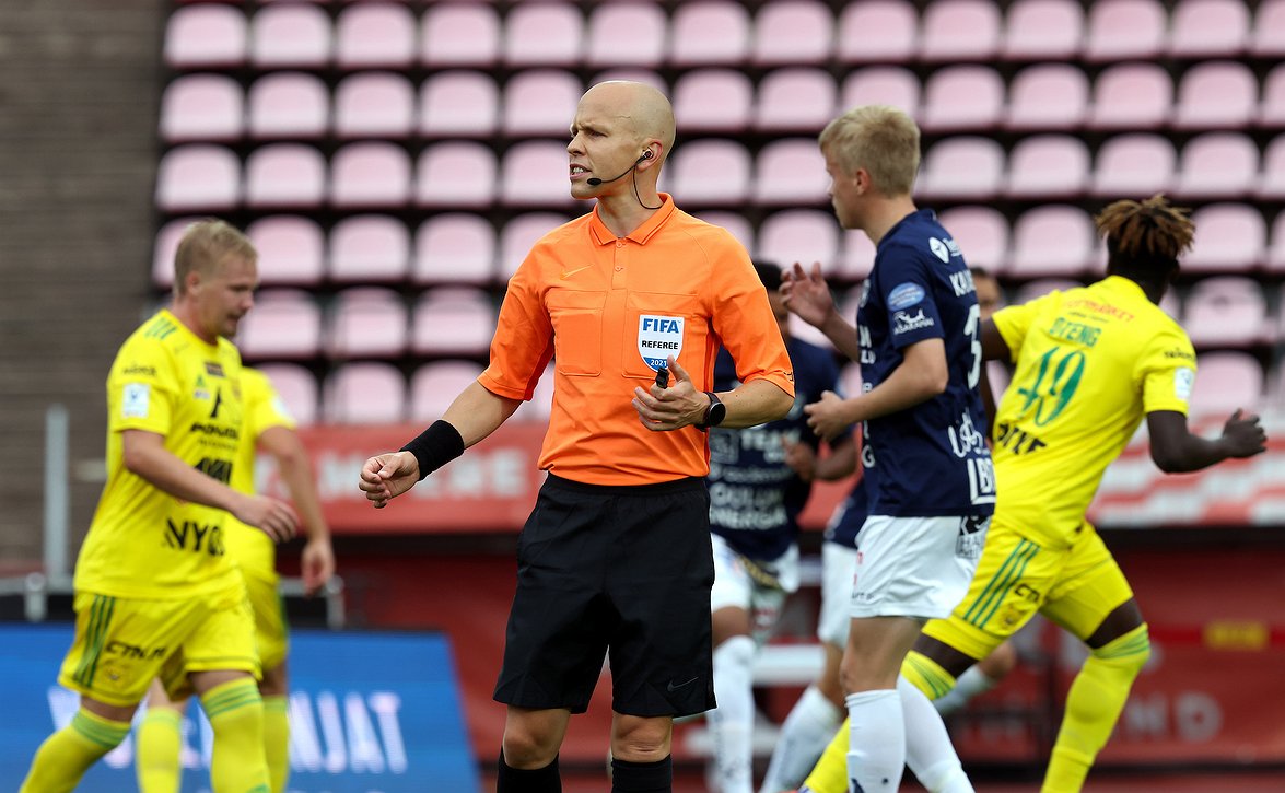 Munukan erotuomarikolmikko UEFA Youth Leaguen otteluun Ranskaan