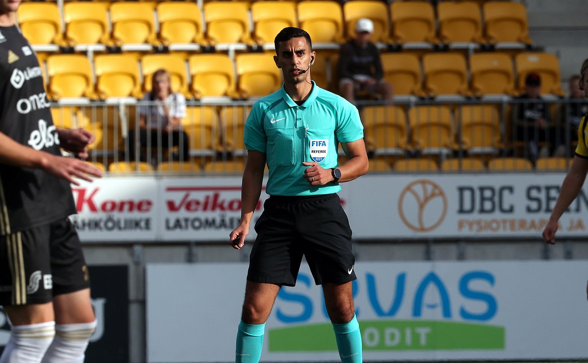 Veikkausliigan erotuomarit ja avustavat erotuomarit nimetty vuodelle 2022