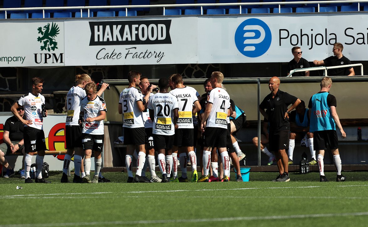 Hacast päästää kuulijat sisään Haka-maailmaan