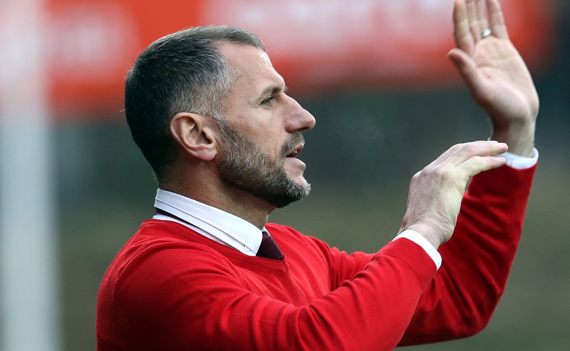 Kuqi: "Kaksijakoinen peli"