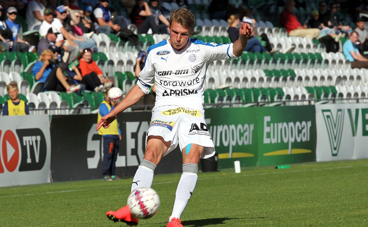 Saksela nousee Huuhkajiin