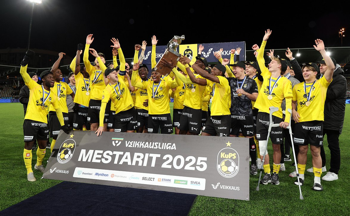 KuPS:n mestaruusjuhlat alkoivat Helsingistä - katso kuvat