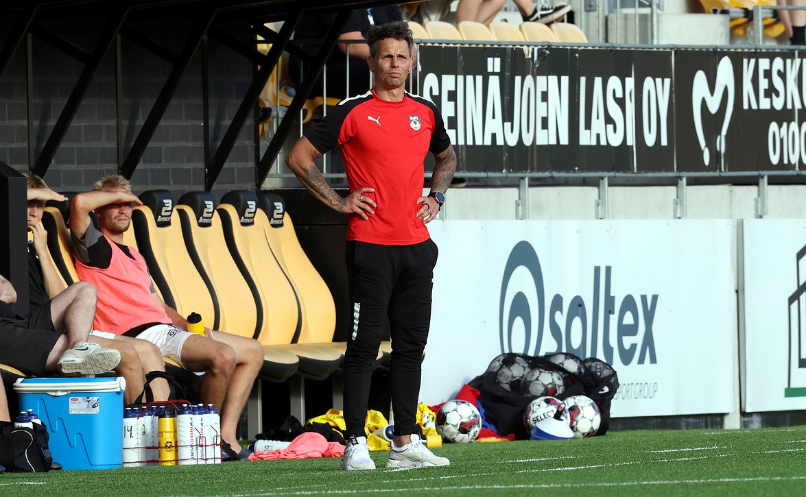 "Sanoin pojille kopissa, että pää pystyyn" - KuPS ei luovu mestaruushaaveista