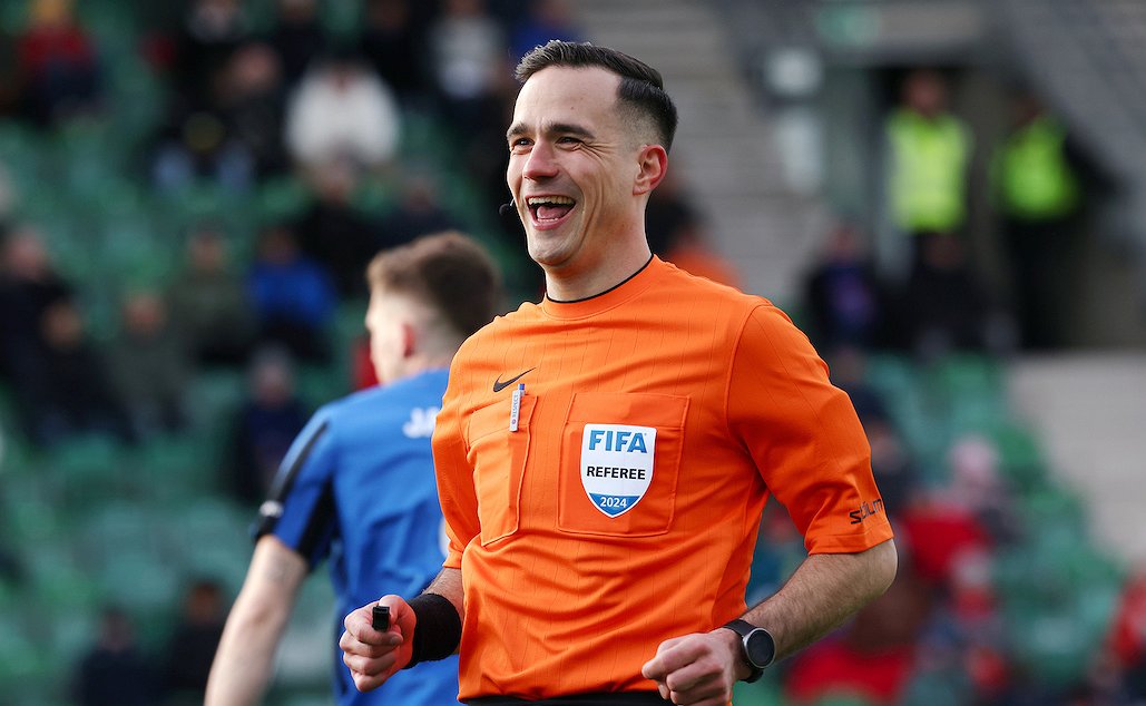 Oliver Reitalan kolmikko erotuomareina UEFA Youth Leaguessa keskiviikkona