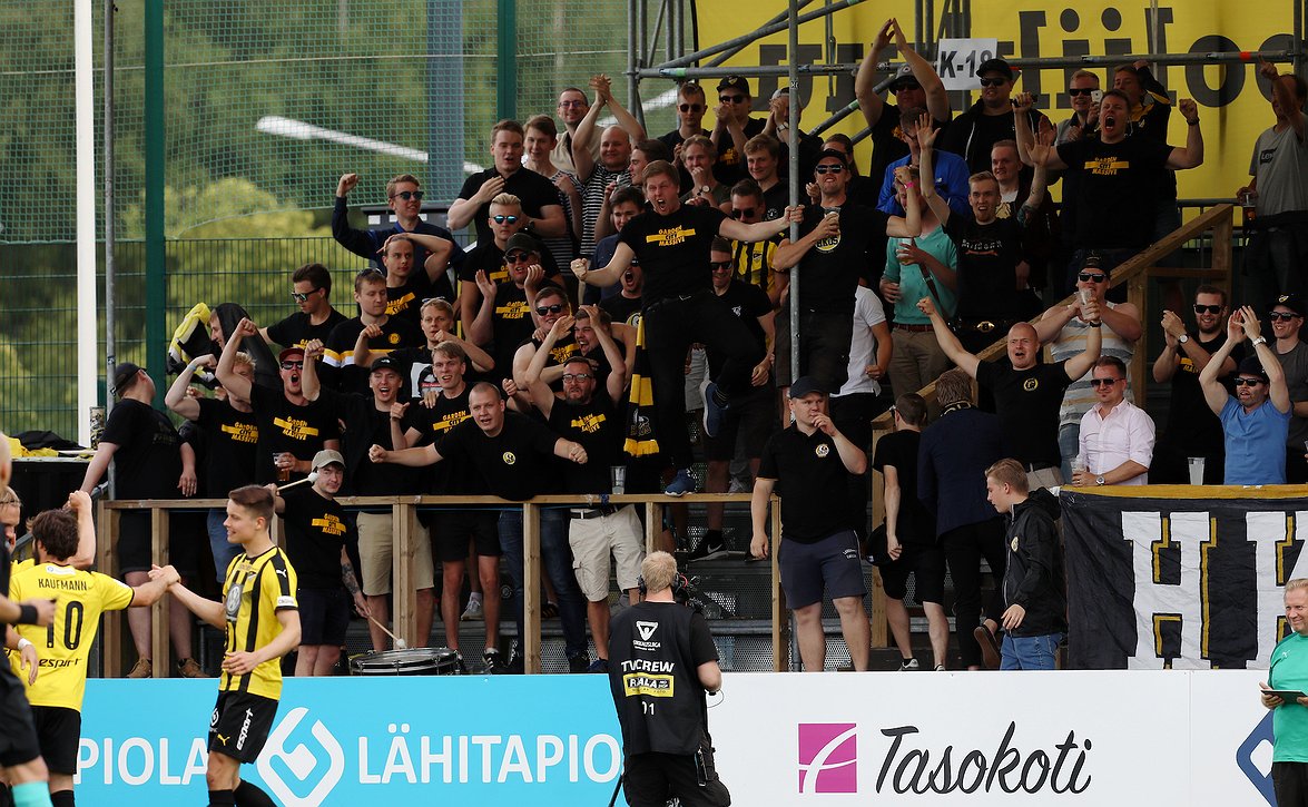 Honka vahvistaa hyökkäystään - Ykkösen maalikuningas keltamustiin