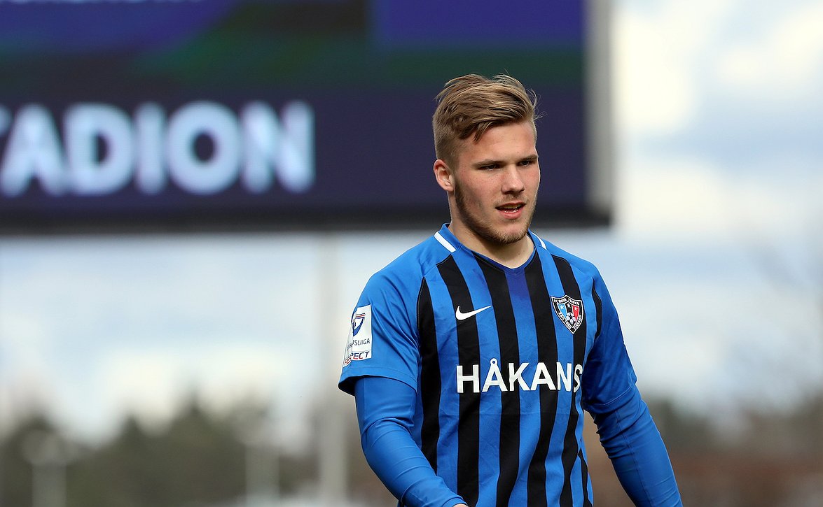 Pikkuhuuhkajat nimetty Färsaaria vastaan