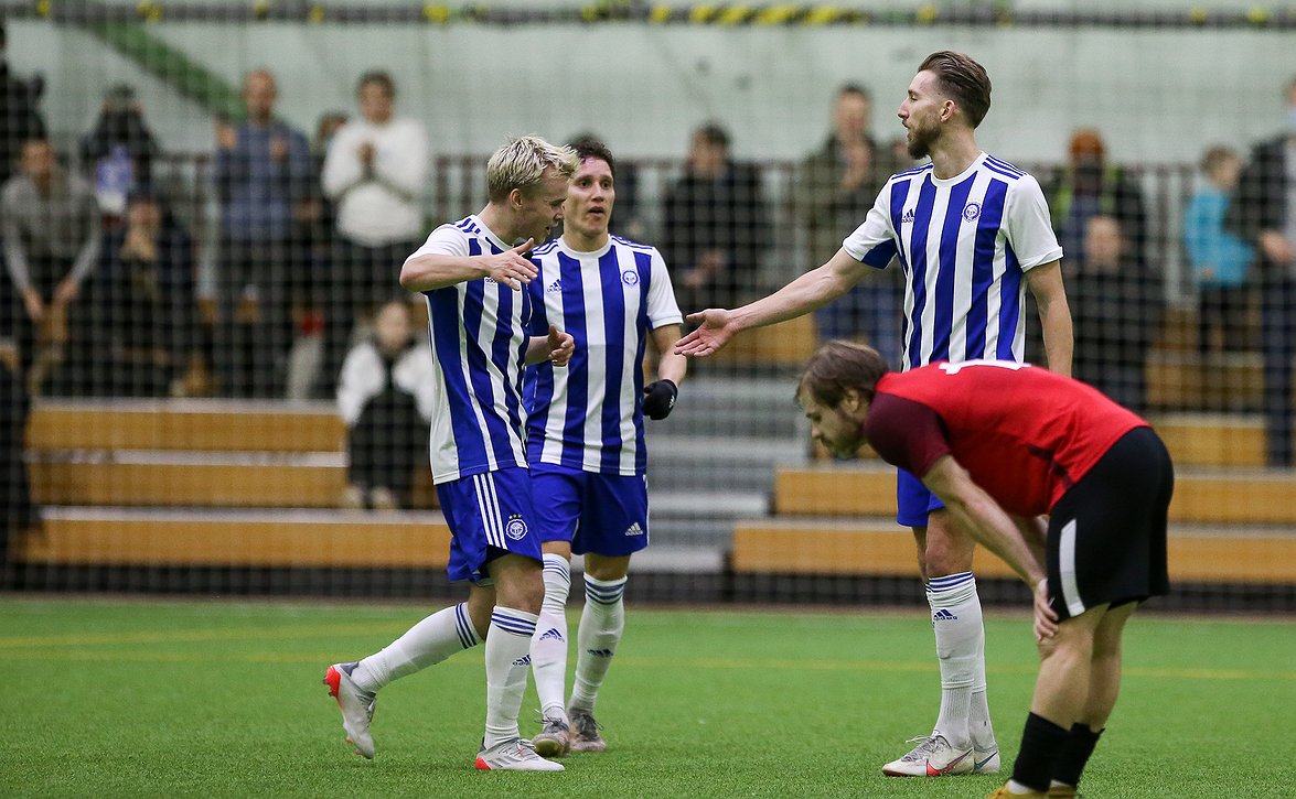 HJK Turkin leirille kahden maalivahdin ja 21 kenttäpelaajan voimin