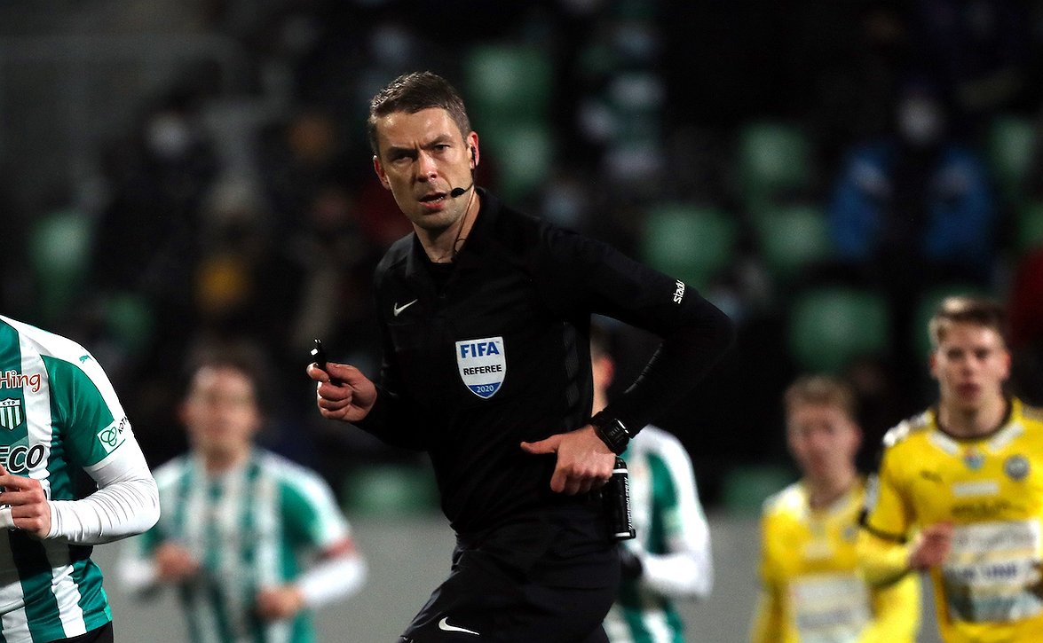 Mattias Gestranius neljäntenä erotuomarina ottelussa Ajax-Lille