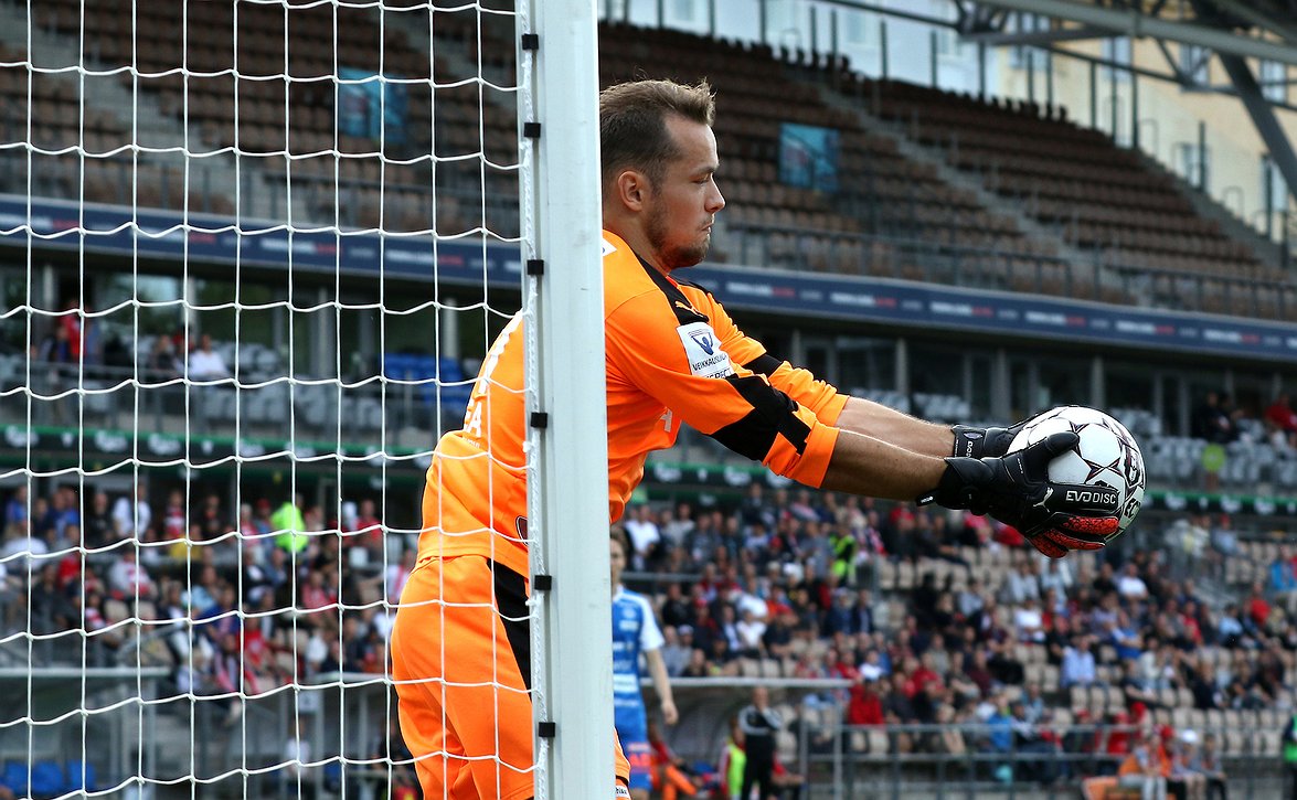 Carljohan Eriksson täydentää Huuhkajien joukkueen syyskuun otteluihin