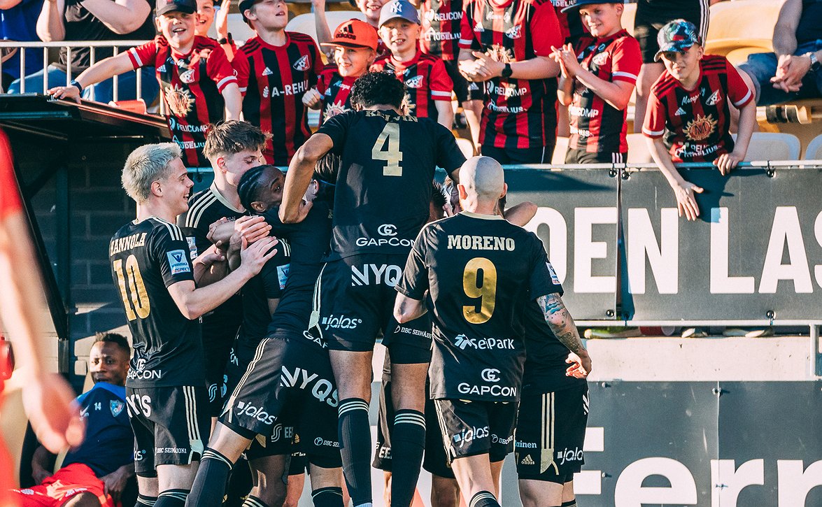 "Emme ole päässeet tänne asti tuurilla" - SJK-luotsi Stevie Grieve iloitsi cupin välieräpaikasta