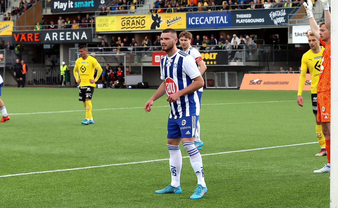 ​Arttu Hoskoselle ensimmäinen kutsu Huuhkajiin – "Vahvoja otteita kansainvälisissä otteluissa"