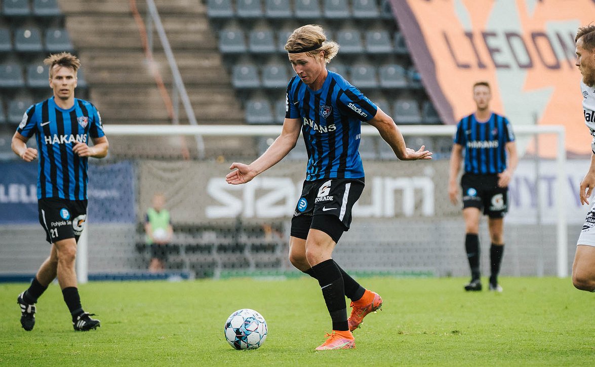 FC Interin Jasper Yrjas hakee peliaikaa Kakkosesta