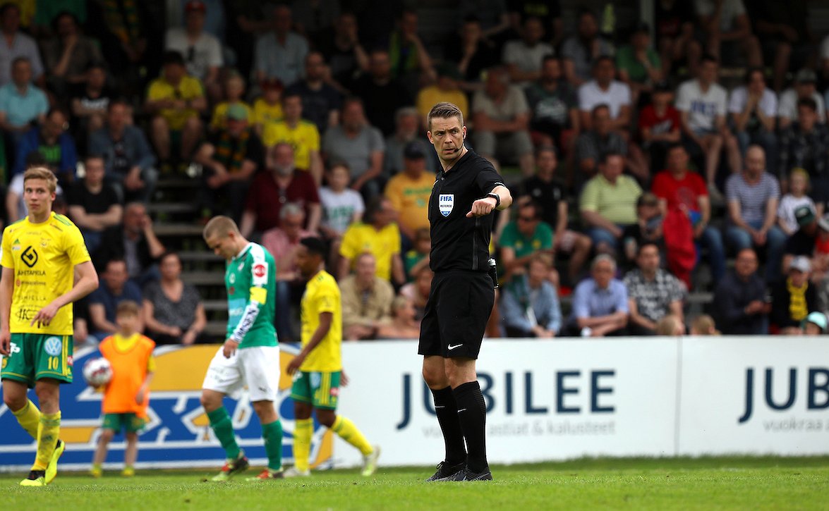 Suomalaisnelikko tuomitsee Eurooppa-liigaa torstaina