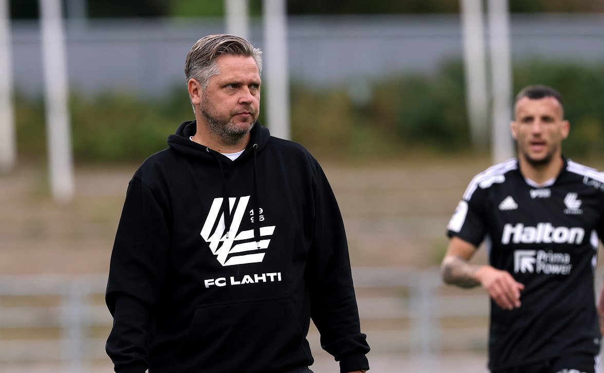 ​"Jokaisen pitää olla rättiväsynyt" – Mannila perää FC Lahdelta kovaa työtä KuPS:aa vastaan