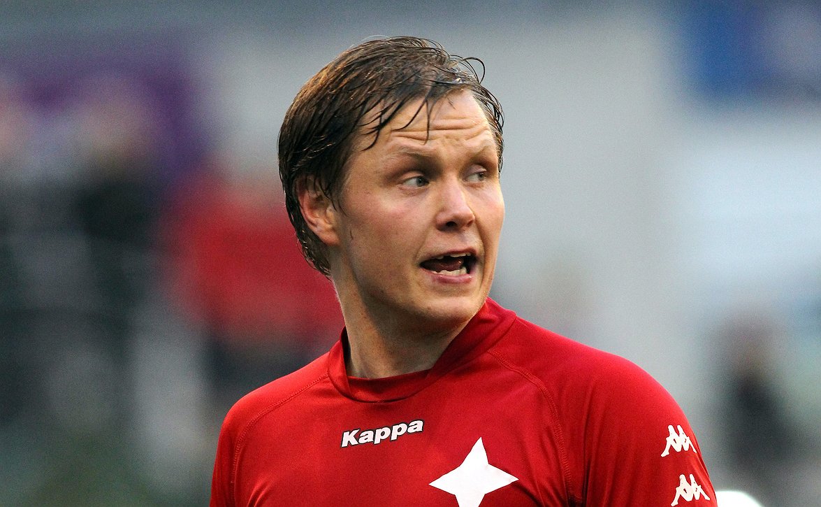 Tuomas Mustonen HIFK:sta AC Oulun riveihin