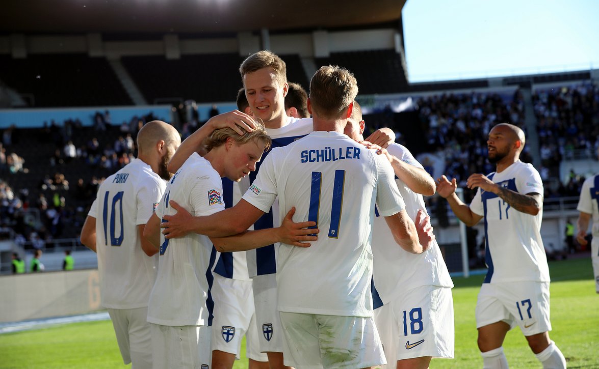 Huuhkajien avaus Romaniaa vastaan