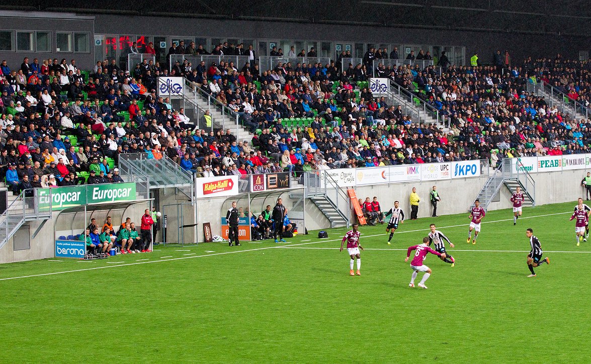 Lahtelaisilta kehut Elisa Stadionin tunnelmalle