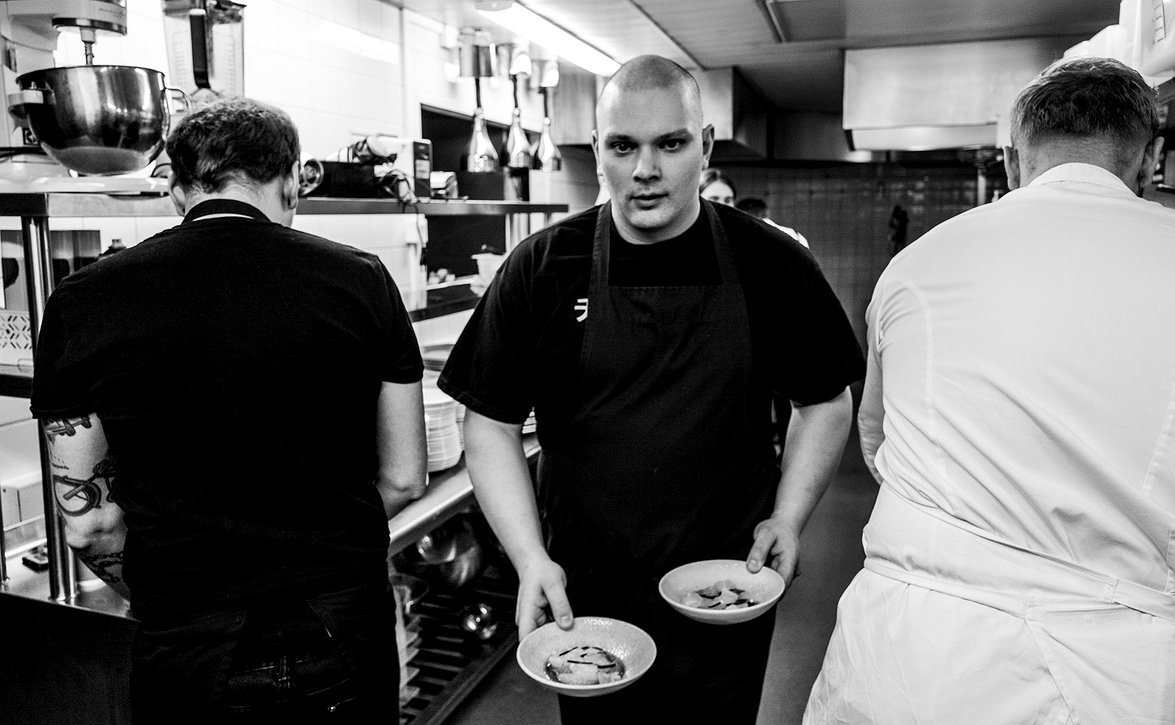 40 000 euroa Ukrainan hyväksi - Bolt Arenan hyväntekeväisyysillallinen avasi uudet ravintolapalvelut